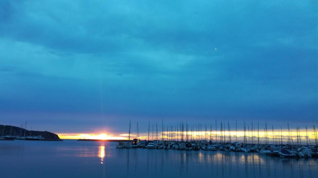 Apartma Ema Izola Esterno foto