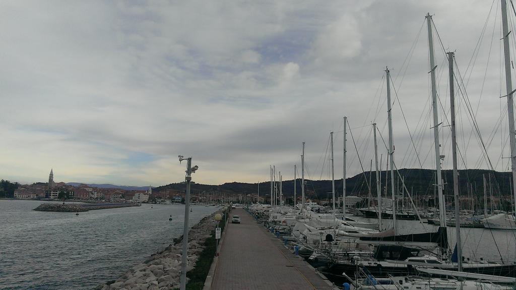 Apartma Ema Izola Esterno foto